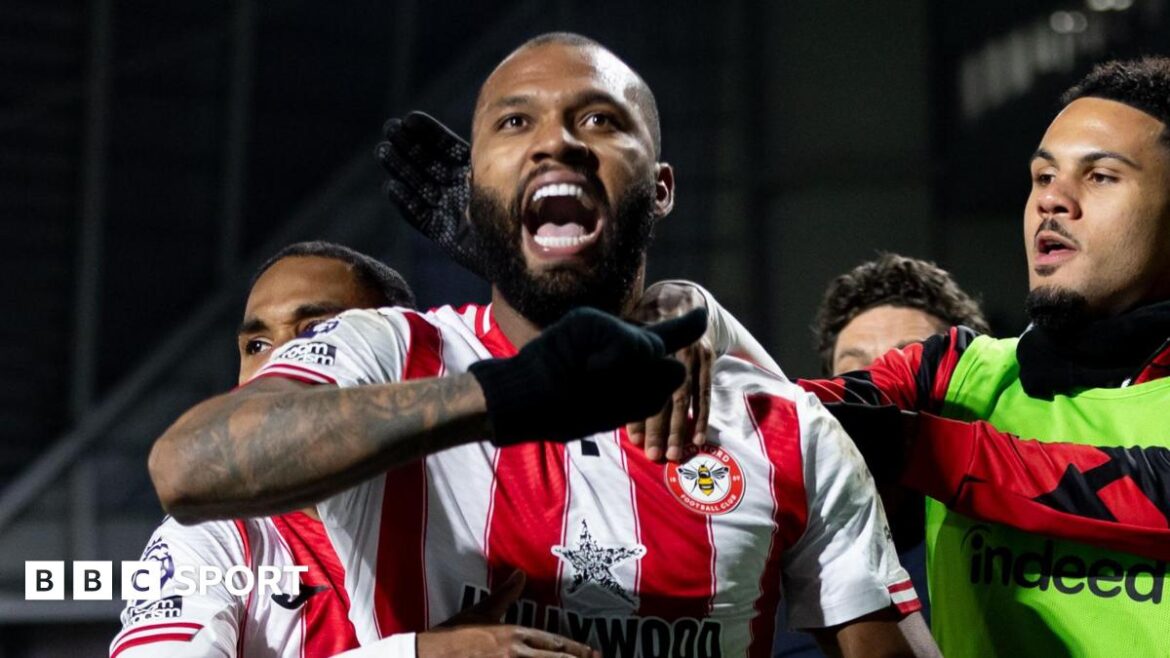 Brentford's Igor Thiago celebrates scoring for Brentford against Sunderland