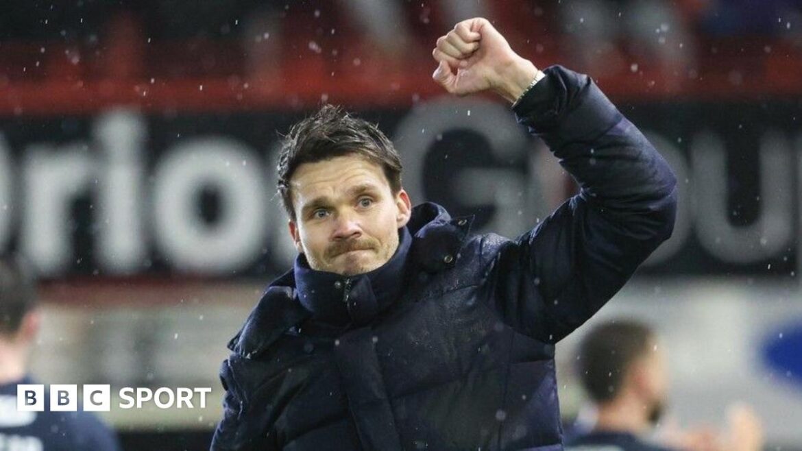 Rangers players salute their fans at Pittodrie