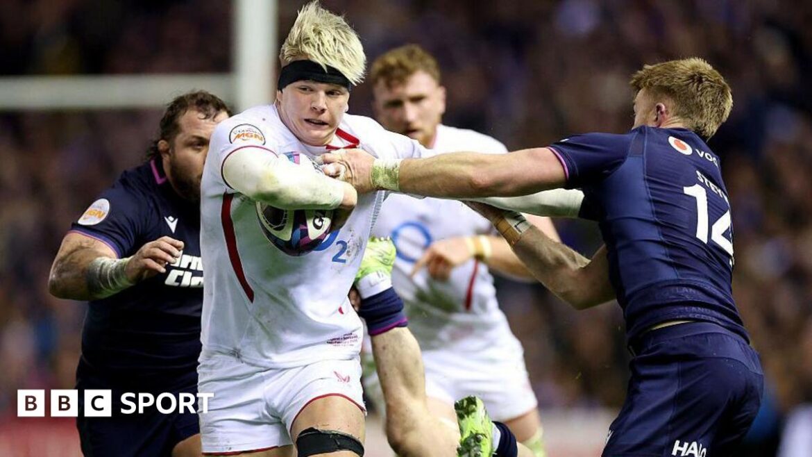 Henry Pollock runs with the ball