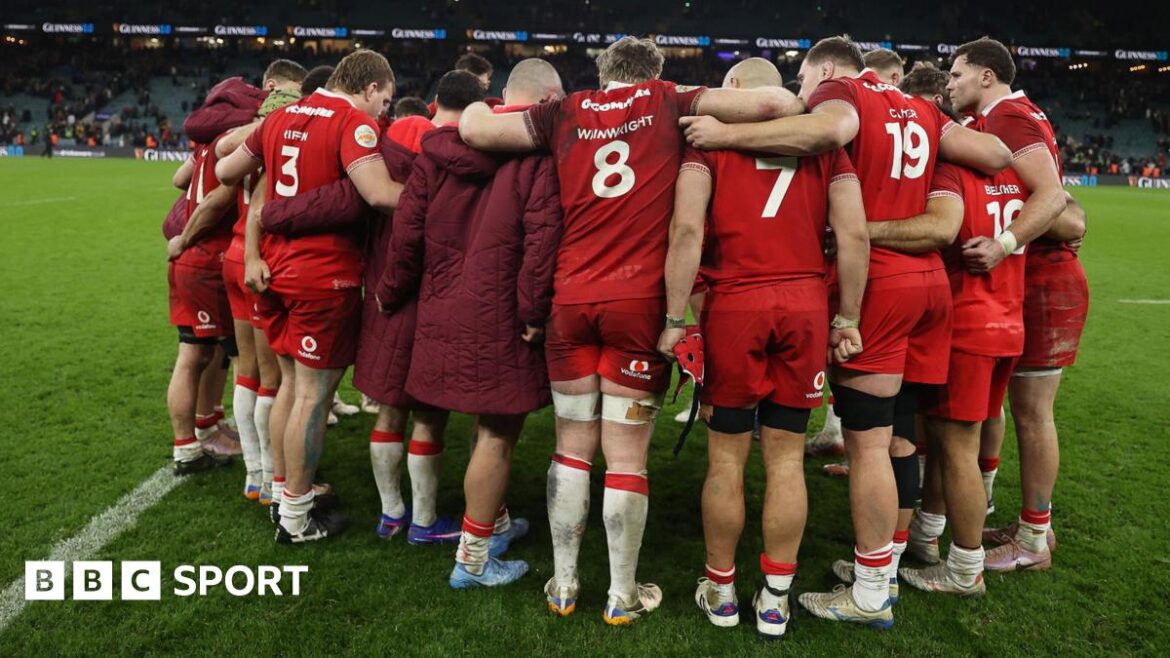 Wales players in a huddle after the 48-7 defeat against England 