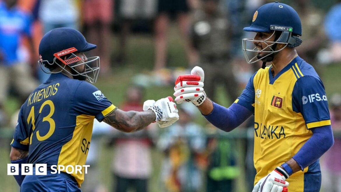  Kusal Mendis and Sri Lanka captain Dasun Shanaka bump fists 