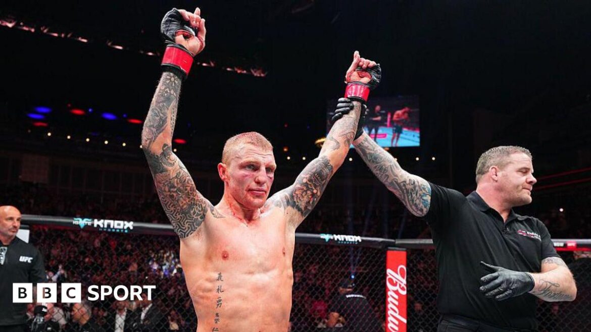 Mason Jones celebrates his win over Axel Sola