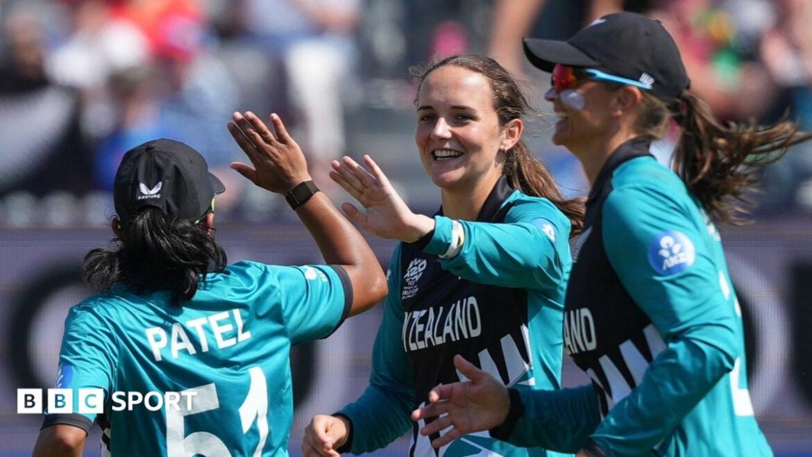 Melie Kerr celebrates a wicket
