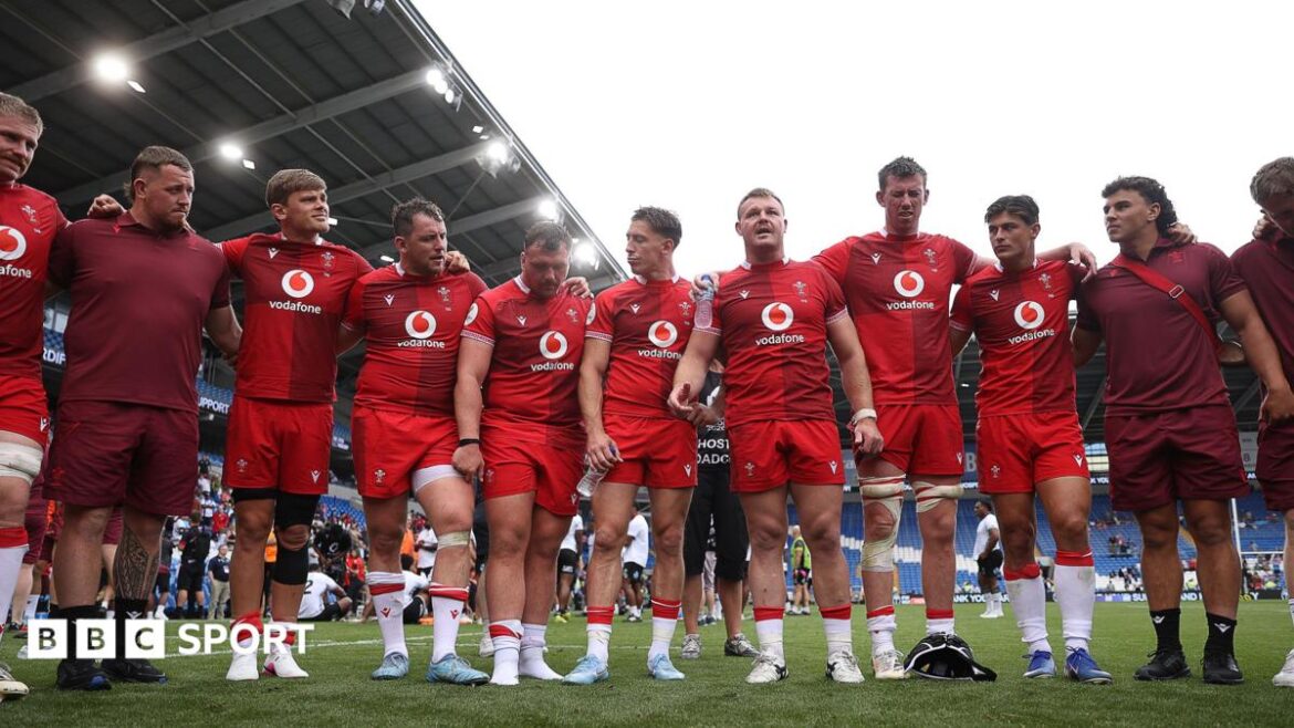 Dewi Lake speaks to his players after the 39-24 win against Fiji